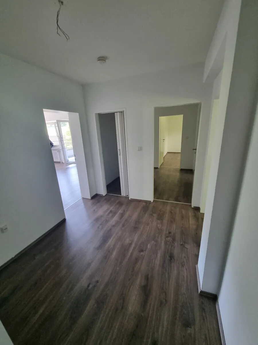 Mehrfamilienhaus mit 8 Wohnungen und 8 Garagen, Bild 7
